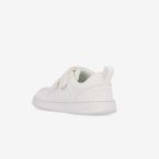 Zapatilla deportiva ligera respetuosa de Blanditos en blanco colegial.