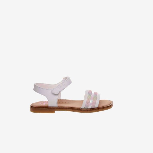 Sandalia de niña en blanco con tiras de Pablosky con cierre de velcro.