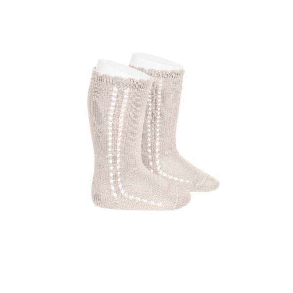 Calcetín alto calado beige Cóndor unisex | Elegancia neutra para días especiales