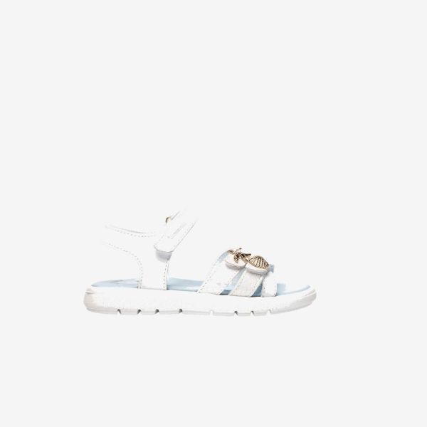 Sandalia de Pablosky en color blanco, lleva doble velcro para un ajuste perfecto.