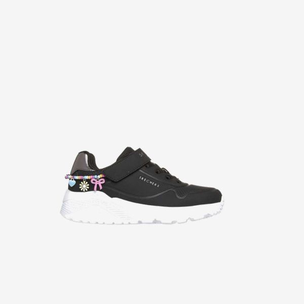 Zapatillas Skechers Negras niña detalle pulsera