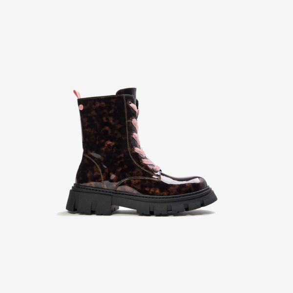 Bota tipo martens niña estampado animal print de Gioseppo.