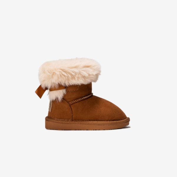 Bota australiana para niña de Conguitos en color avellana.