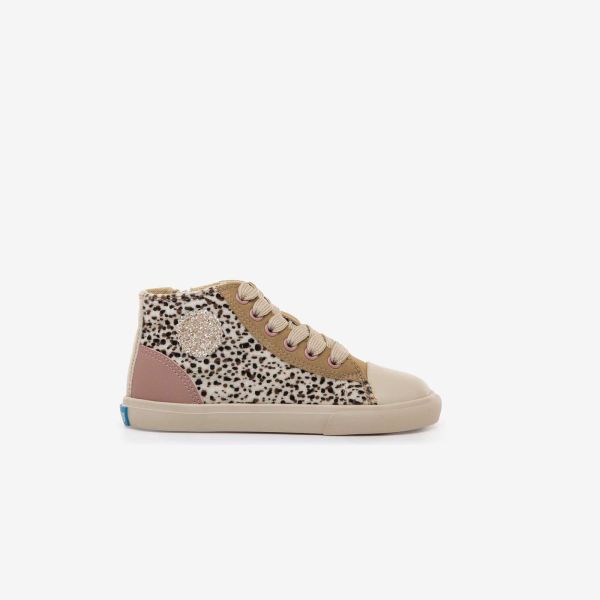 Bota deportiva Mustang cordon y cremallera lateral con toques animal y tonos beige.