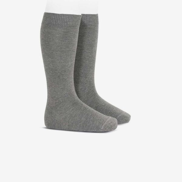 Calcetines altos Cóndor color gris liso tanto para vestir como cole