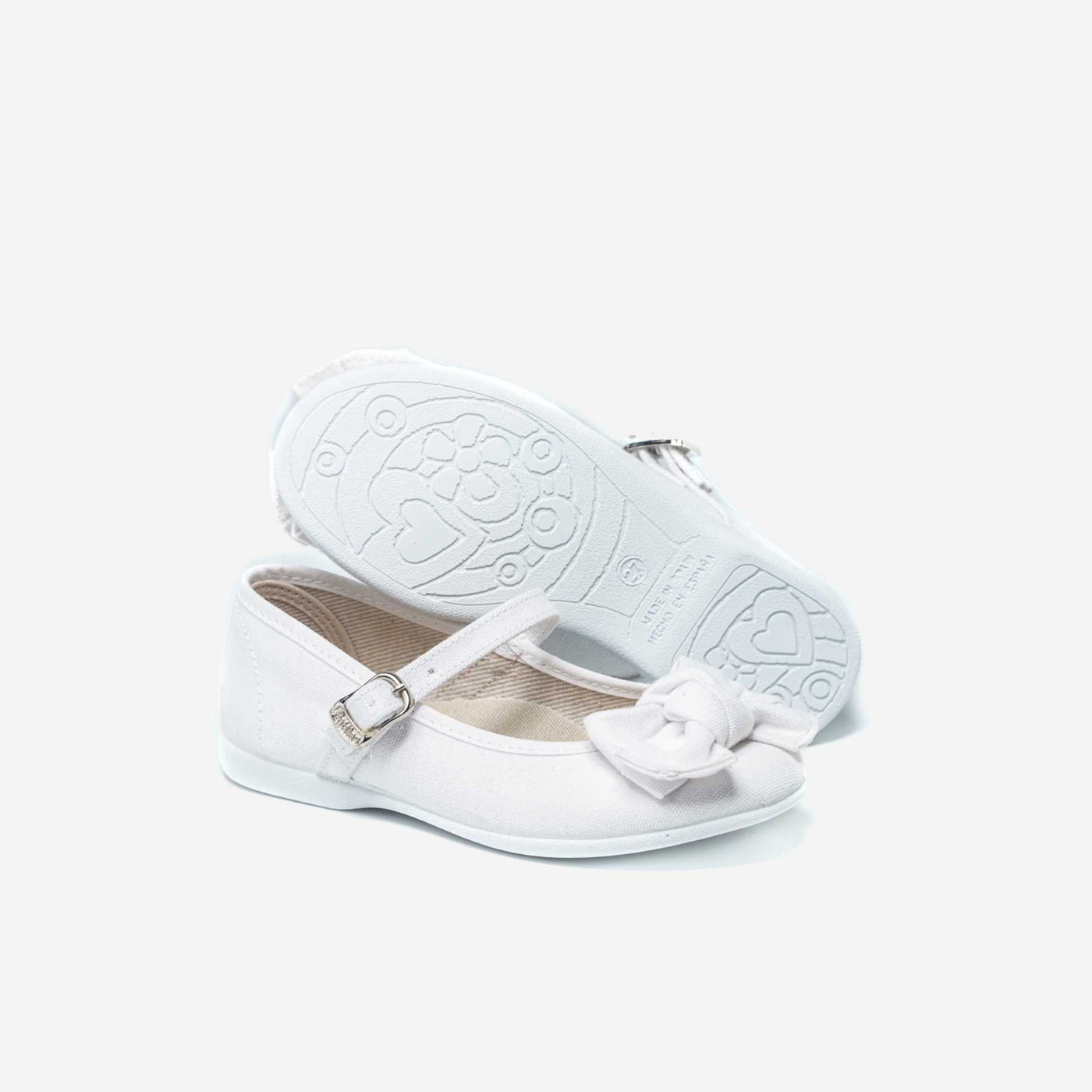 Zapato blanco tipo Mercedes con hebilla