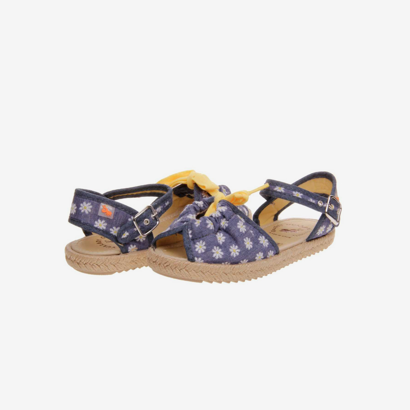 Sandalia de tela para niña con hebilla.