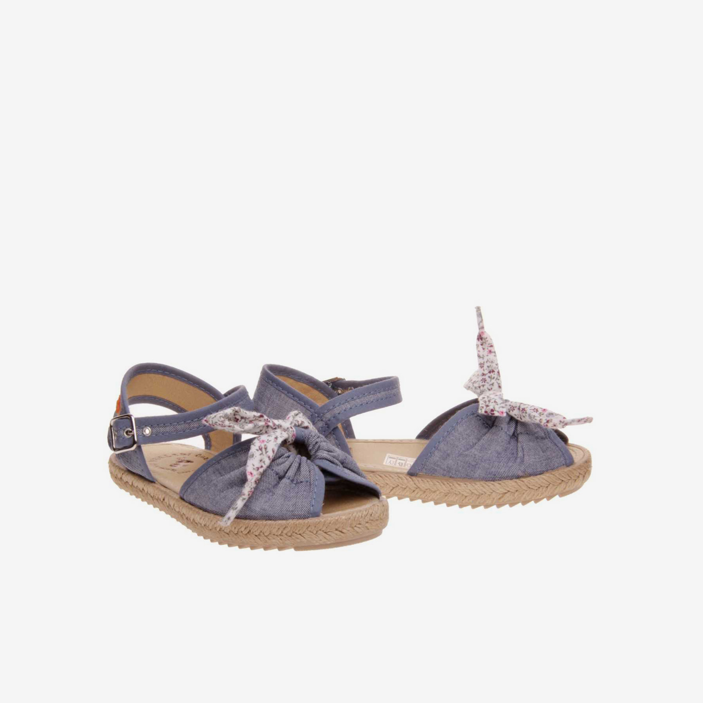 Sandalias niña de tela com hebilla.