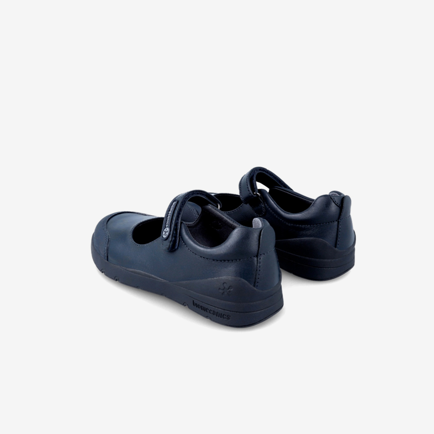 Biomecanics mercedes colegial en azul marino con velcro y puntera reforzada.
