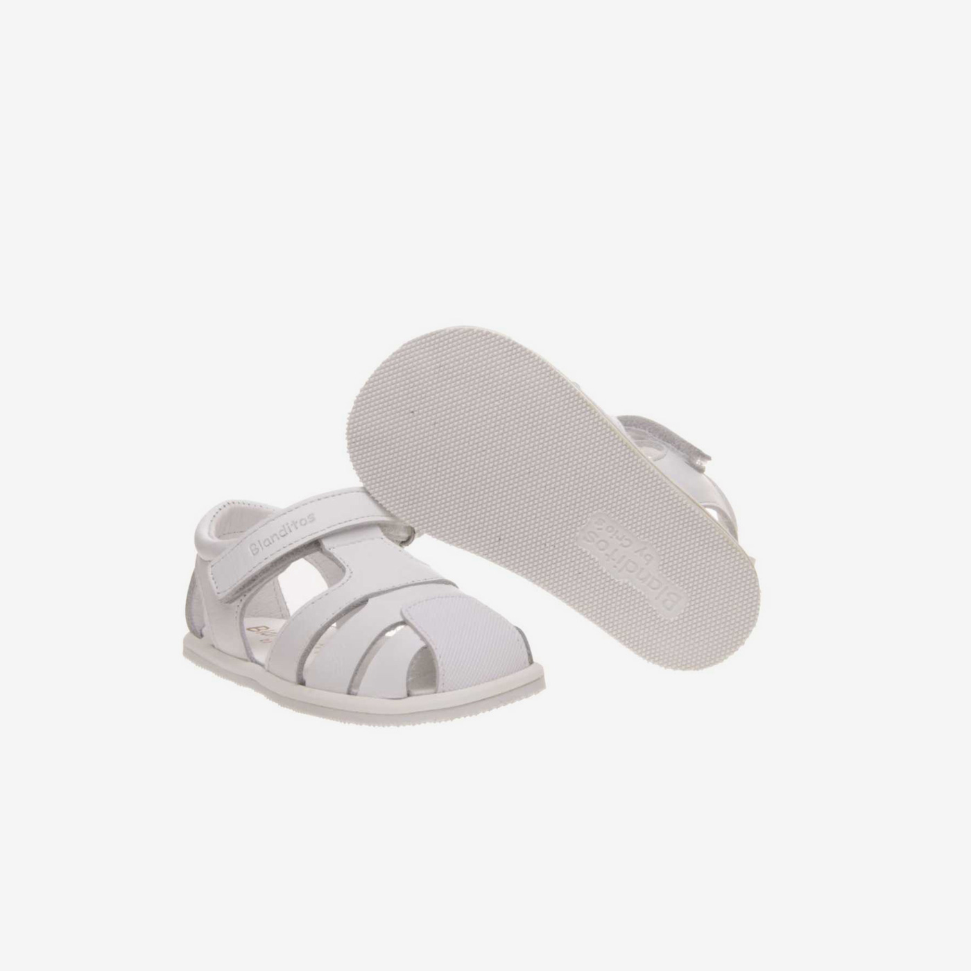 Sandalia respetuosa en color blanco con velcro.