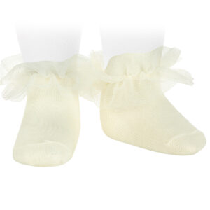 Calcetines elegantes y cómodos para su ropita más especial. Suaves como un mimo, con volantes que enamoran. Calidad Cóndor que acompaña cada paso.