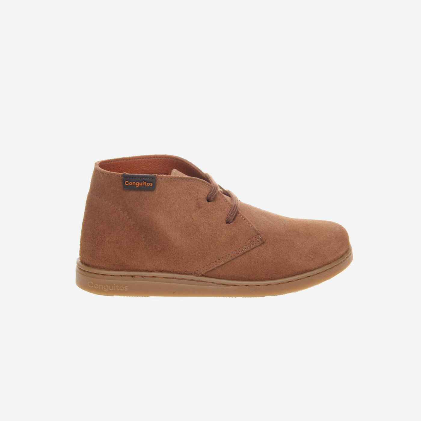 Bota niño en serraje camel con cordón.