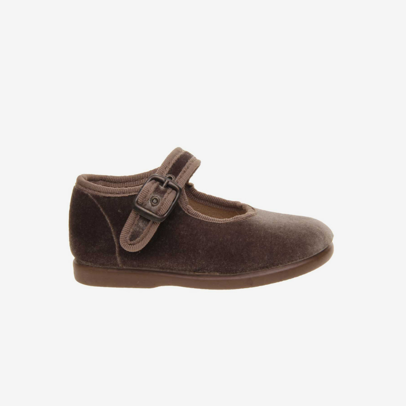 Mercedes de niña en serraje con hebilla.