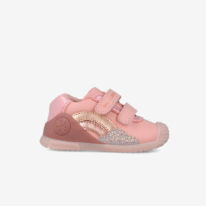 Botita preandante Biomecanics rosa para niña que dan sus primeros pasos. Puntera reforzada, suela flexible y doble velcro. Ideal para la guardería y sus primeras aventuras.