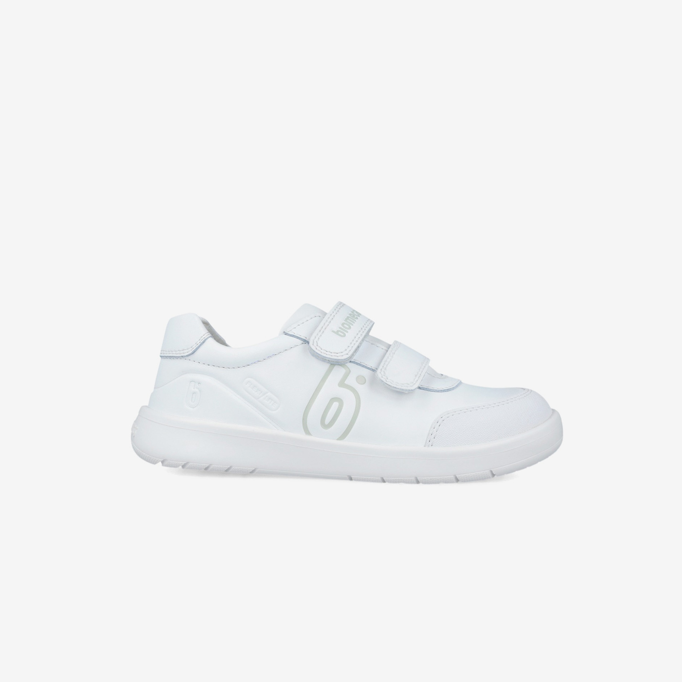 Deportivo colegial con puntera reforzada y doble velcro.