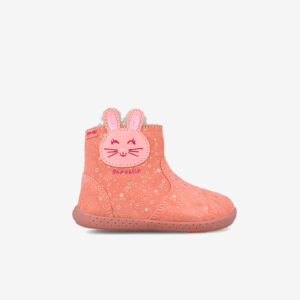 Botitas Garvalín suaves, ligeras y calentitas. Se ponen en un segundo y acompañan a tu peque en cada trote, sin perder dulzura ni comodidad.