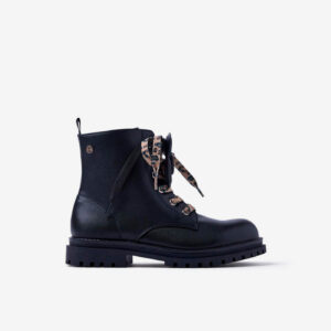 Botas Gioseppo tipo Martens para niña con cremallera lateral y cordones decorativos. Suela de goma ligera y cómoda. Perfectas para el cole y cumpleaños.