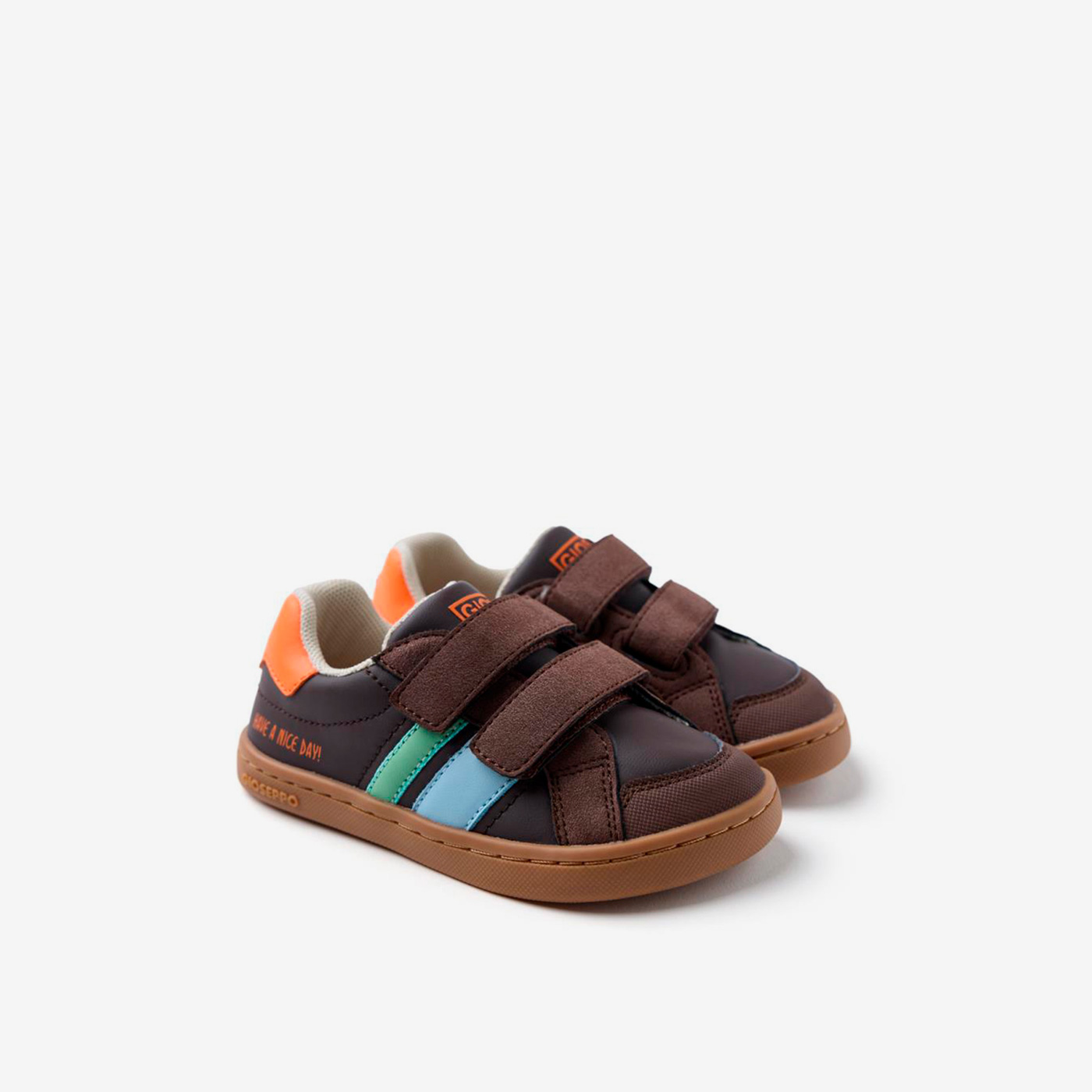 Zapatillas respetuosa urabanas retro marrón, de Gioseppo