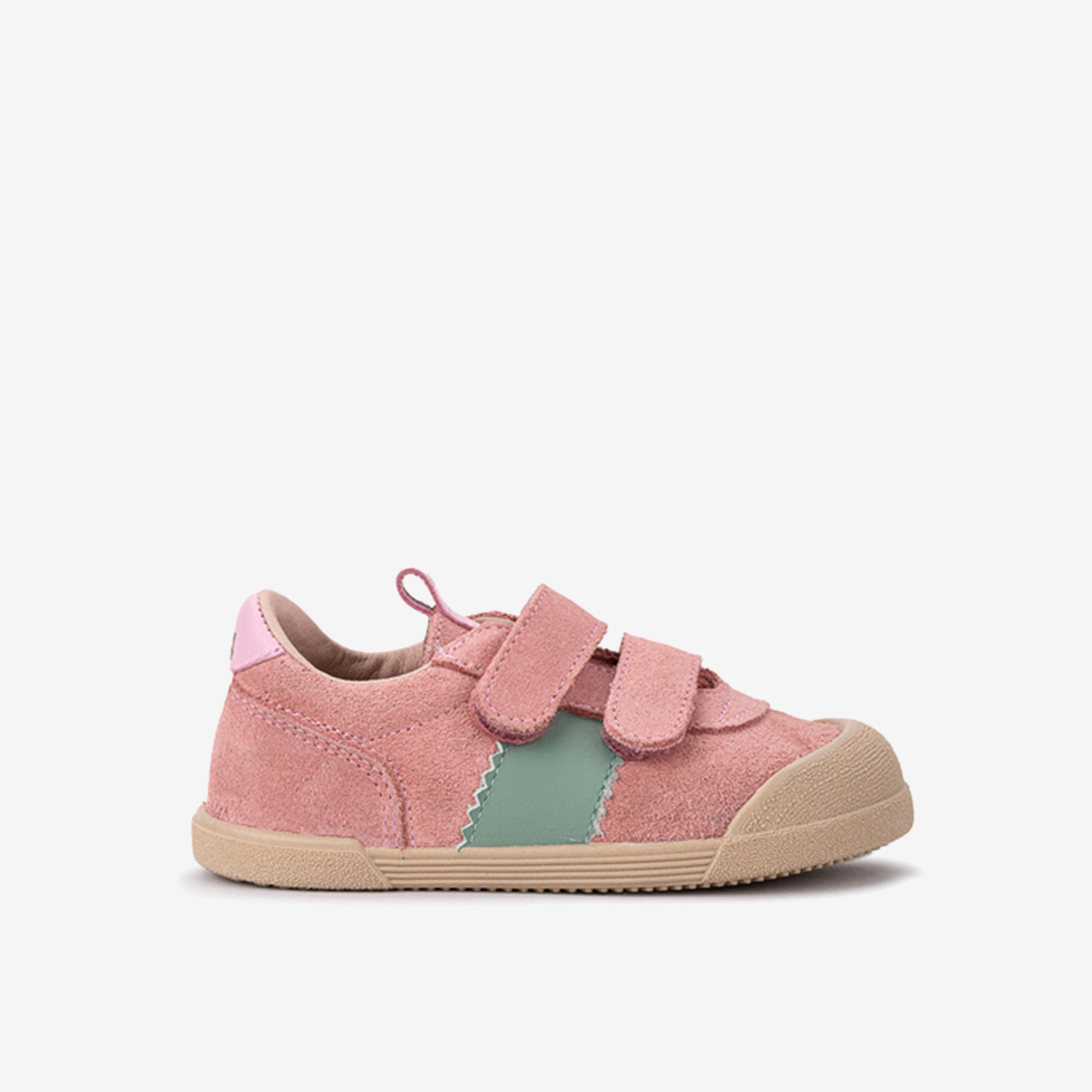 Zapatillas respetuosas Igor rosa ante niña | Comodidad y autonomía para cada paso