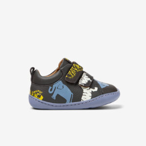 Botitas con velcro, suela antideslizante y estampado de animales. Comodidad y autonomía para los primeros pasos, con toda la ternura de Camper.