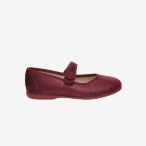 Mercedes para niña con tira de velcro Batilas. Diseñadas para looks de vestir gracias a su bonito acabado en serraje y adornos circular en la tira de velcro.