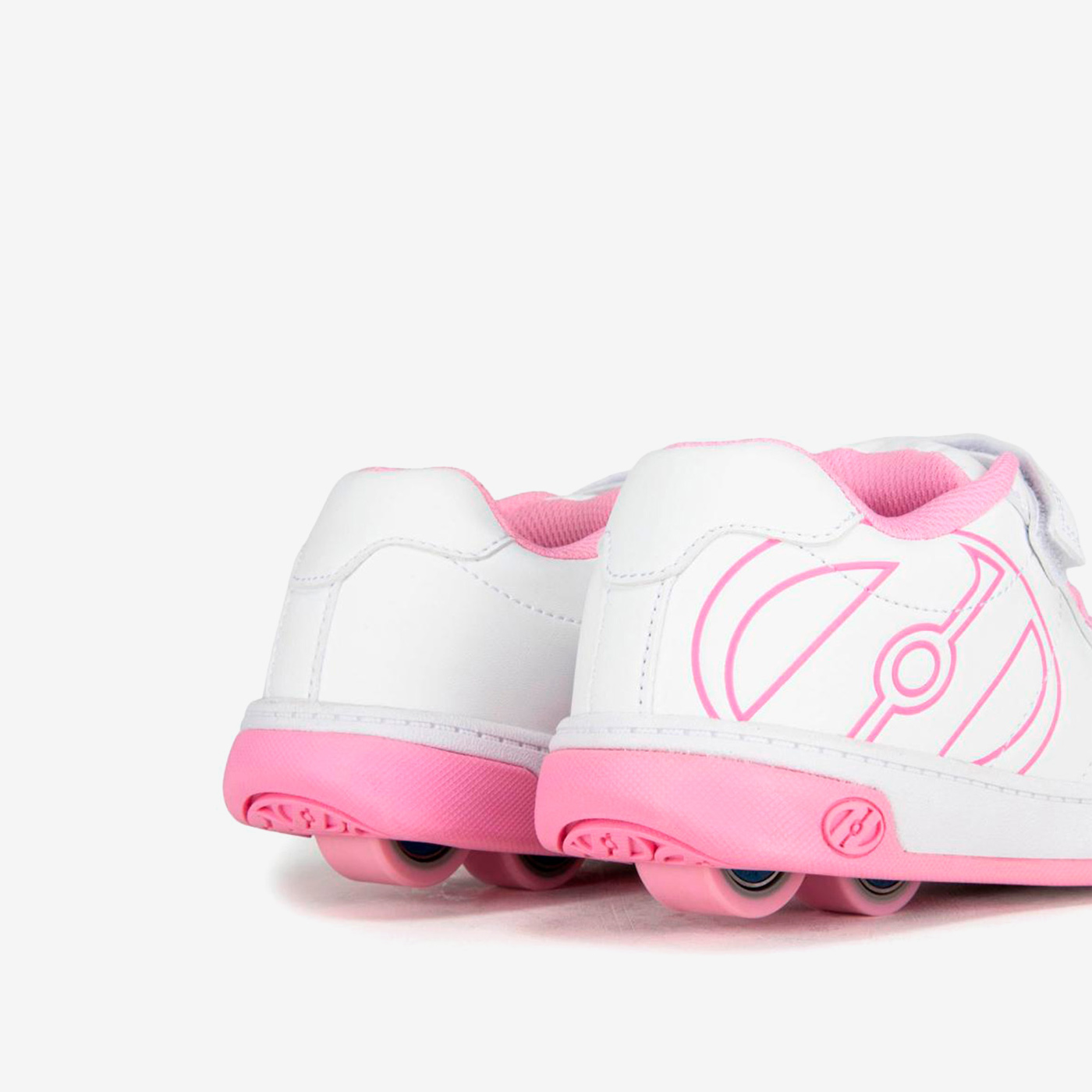 Heelys blancas y rosas con ruedas desmontables y cierre de velcro. Comodidad, confianza y diversión para cada paso de tu pequeña.