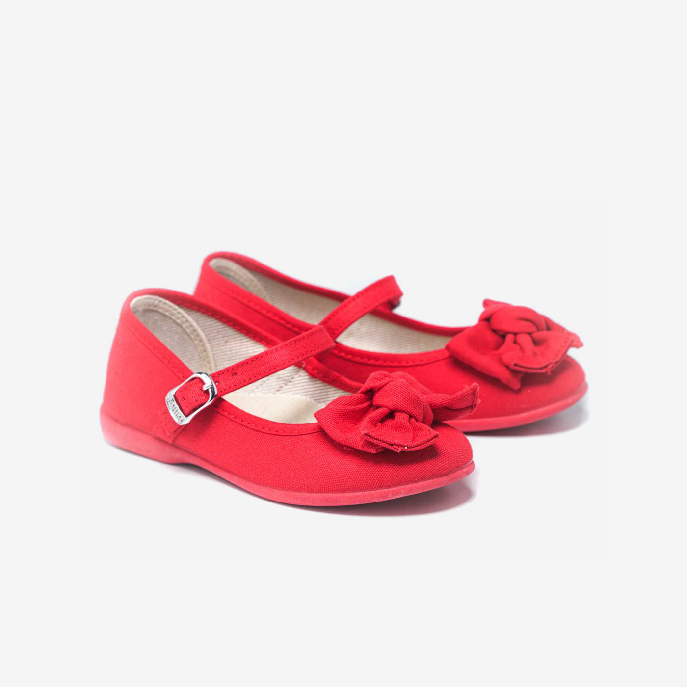 Merceditas con hebilla en color rojo de Batila