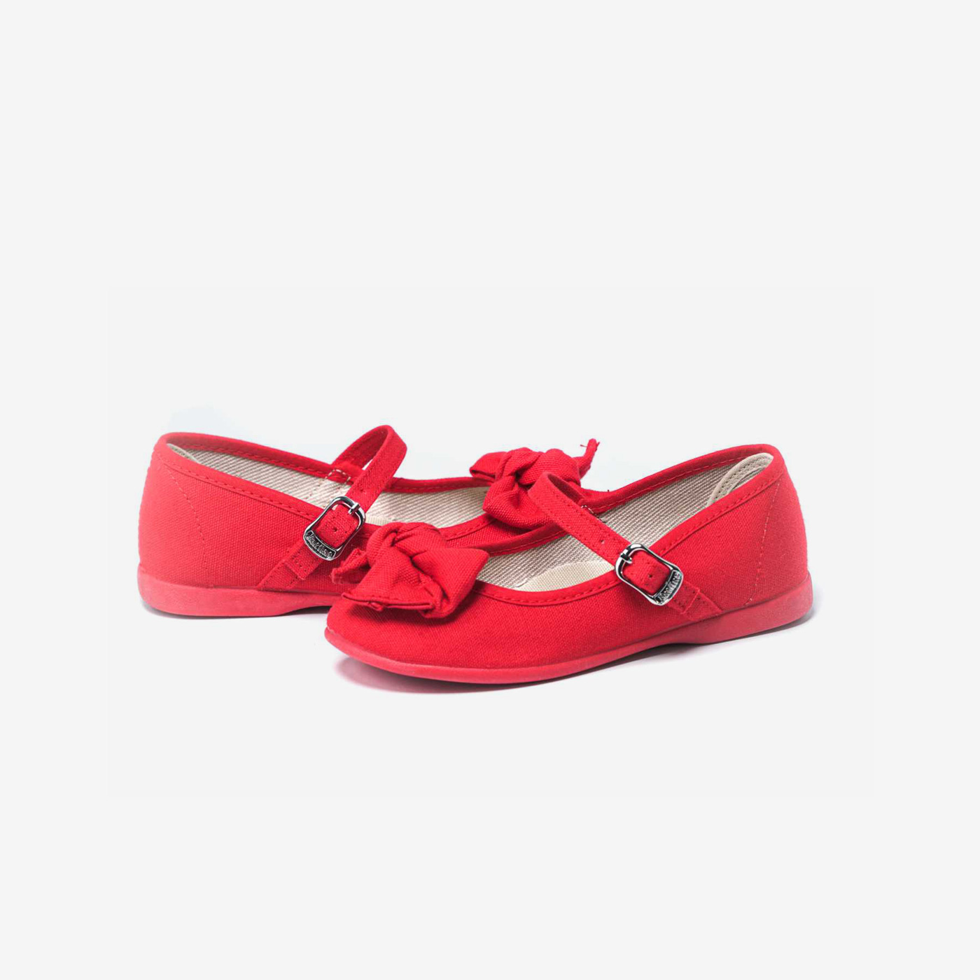 Merceditas con hebilla en color rojo de Batila