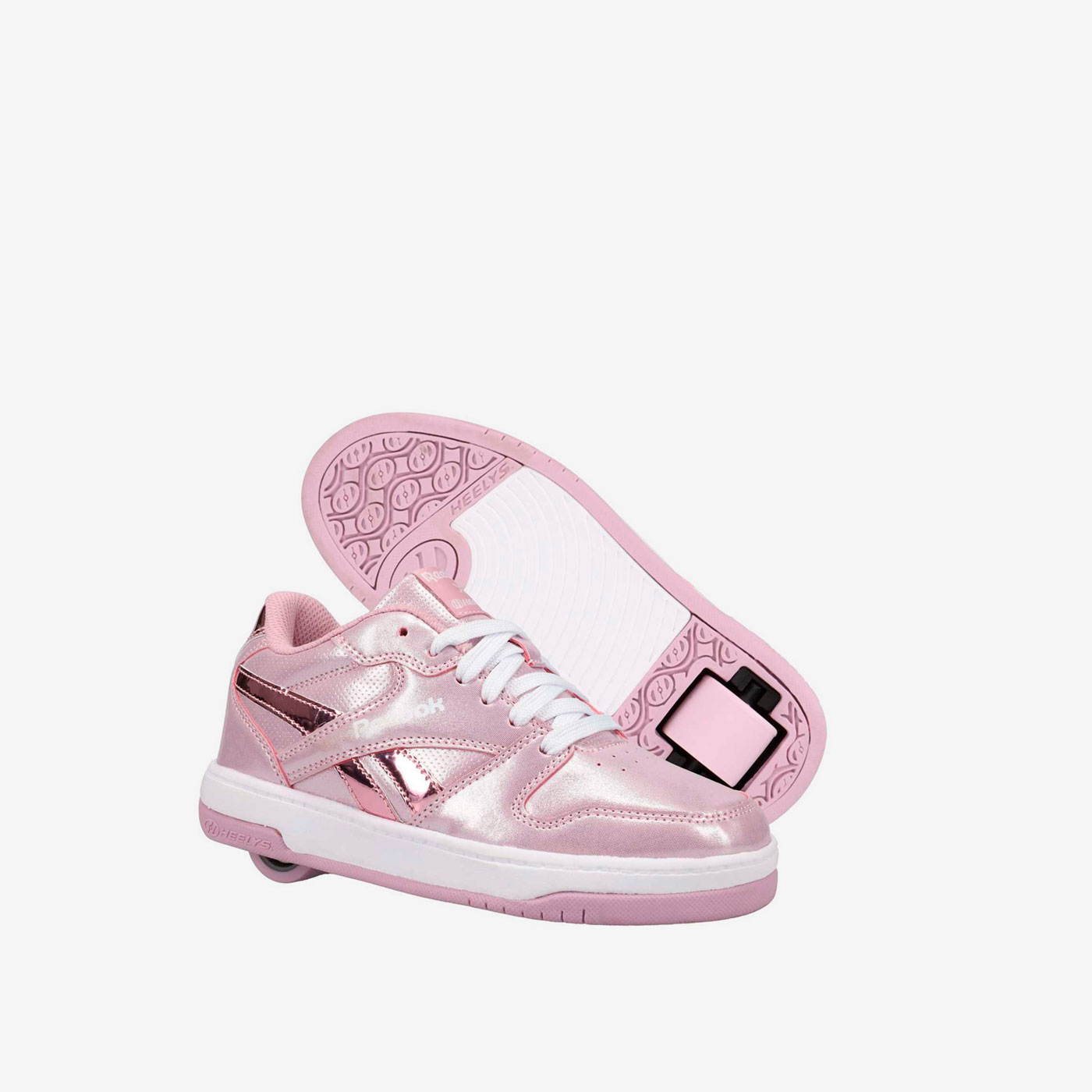 Deportivas de niña con ruedas y cordones.