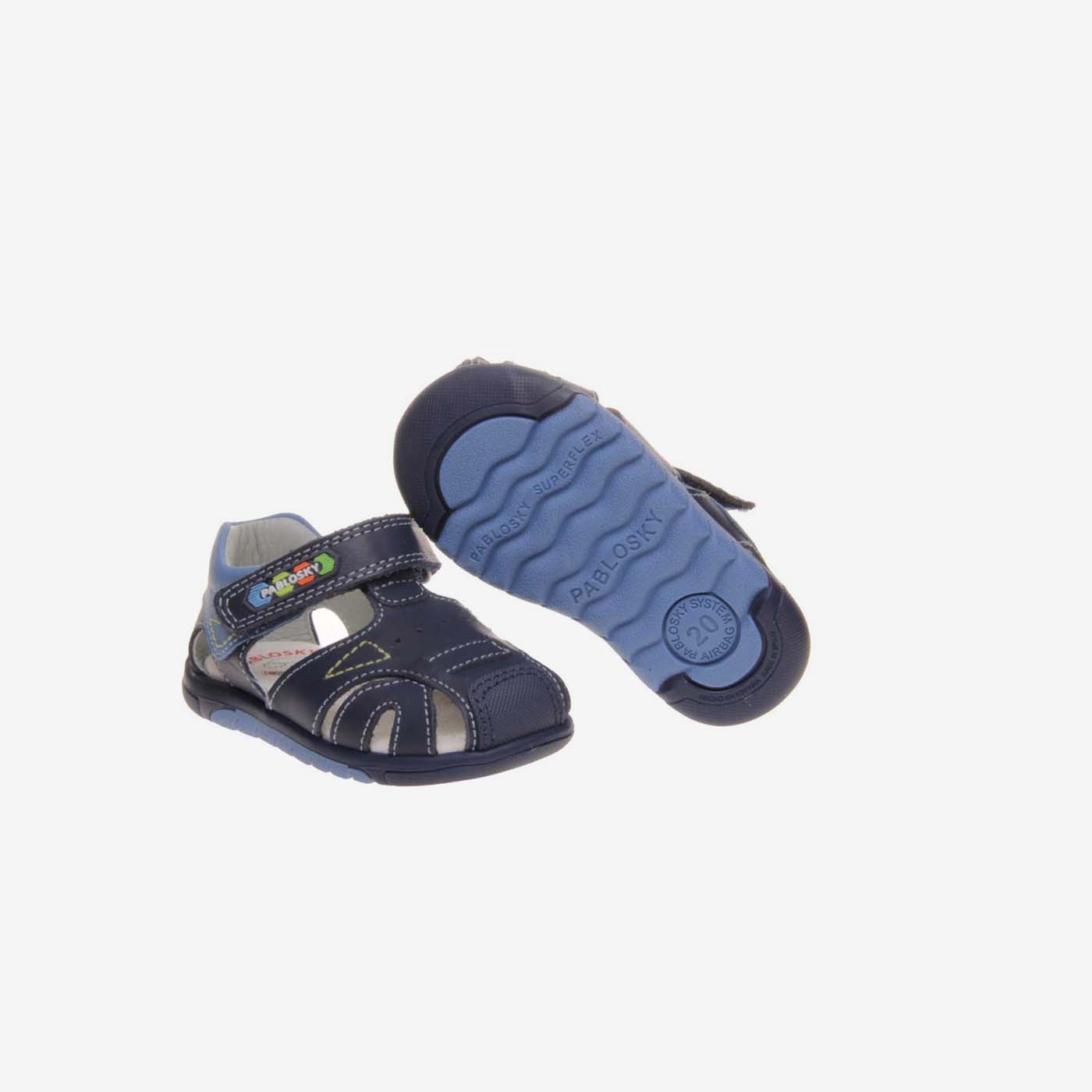 Sandalia de niñoa primeros pasos en Azul con puntera reforzada y velcro de la marca Pablosky