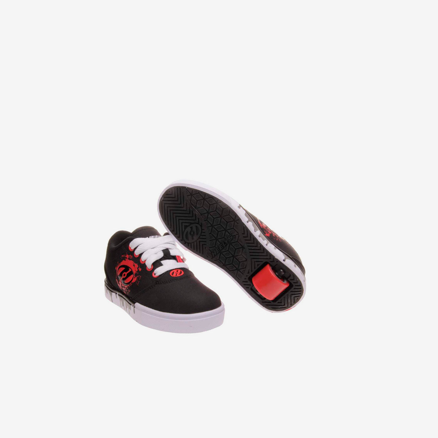 Deportivo de ruedas de niño en negro con cordones.