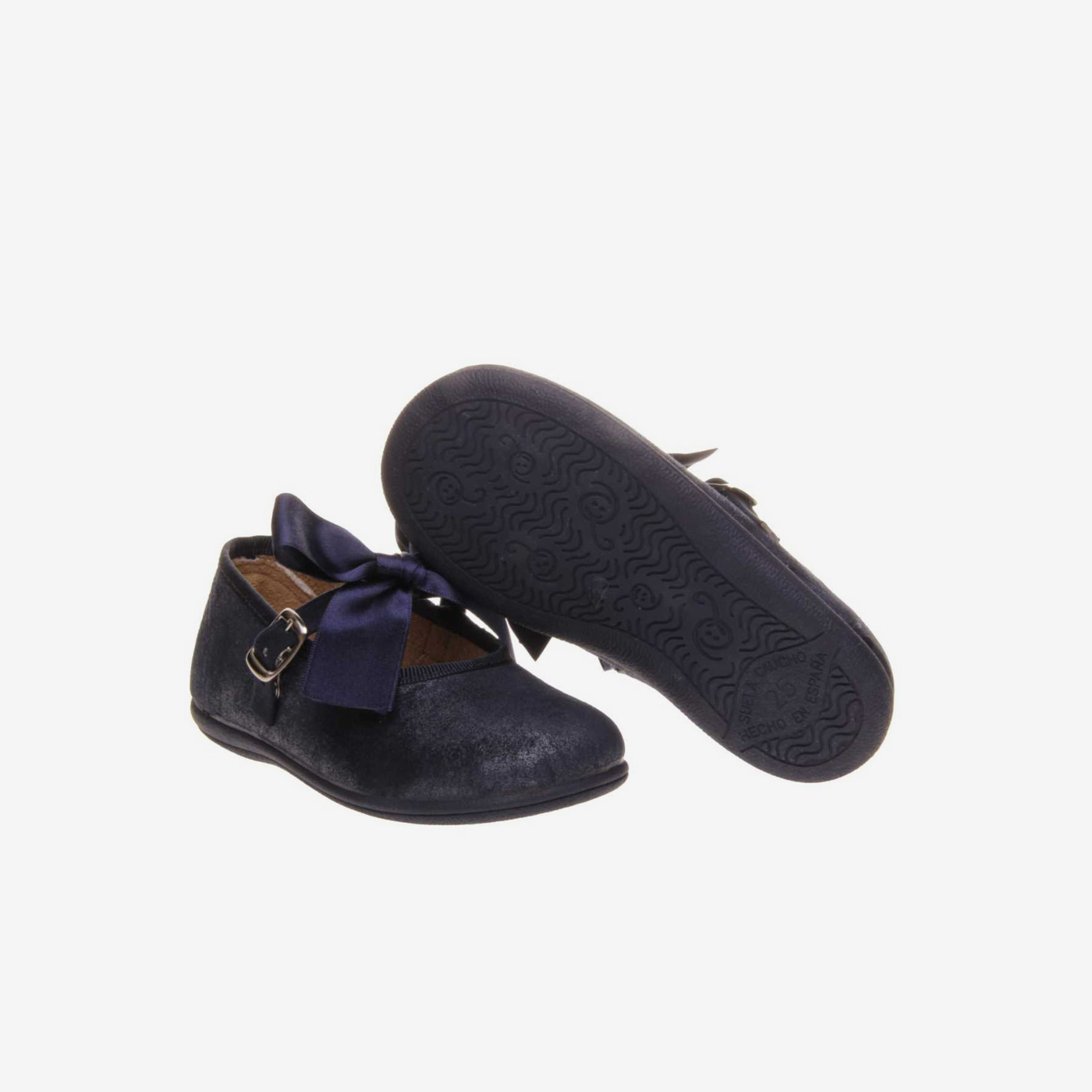 MERCEDES ANTE NIÑA CON HEBILLA Y LAZO