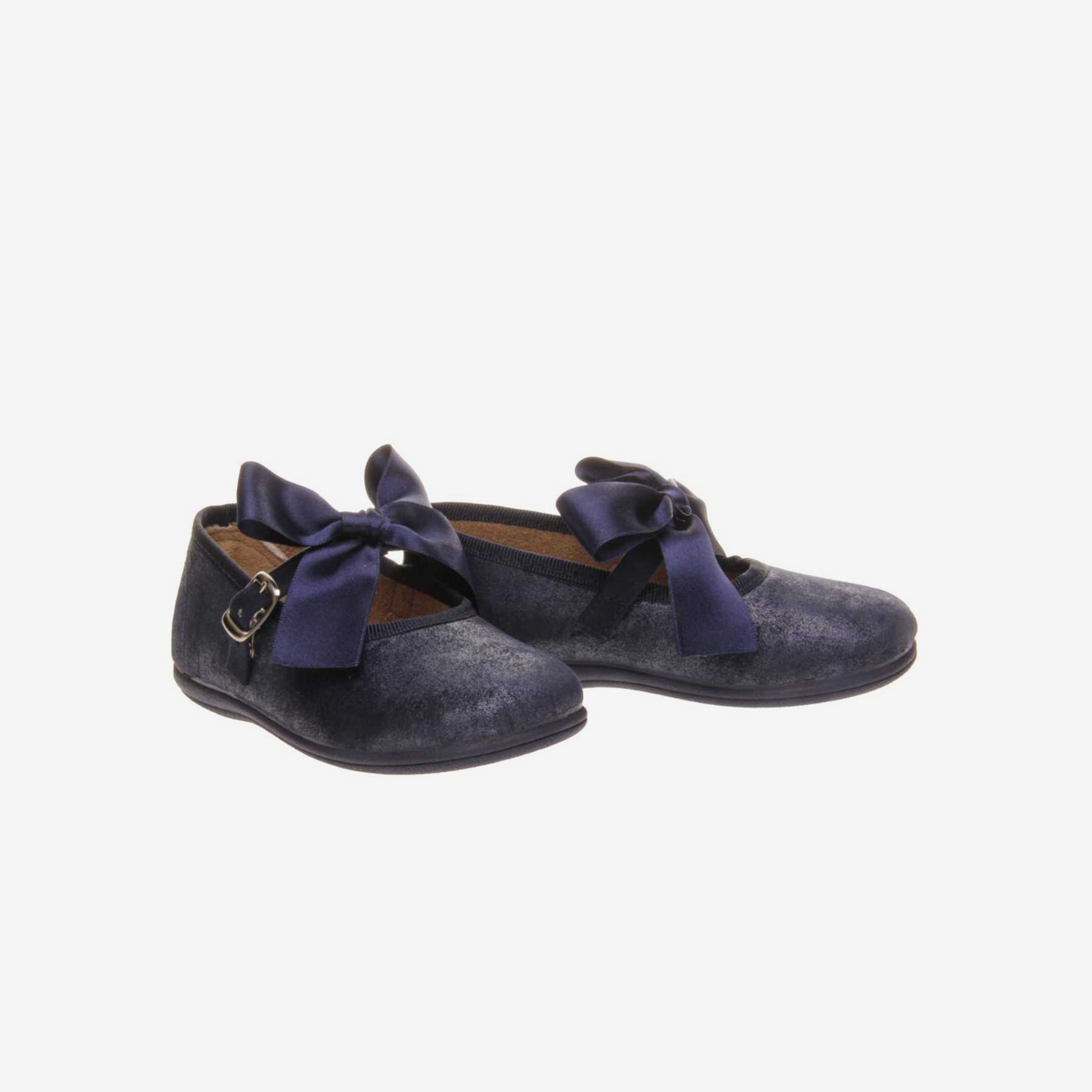 MERCEDES ANTE NIÑA CON HEBILLA Y LAZO