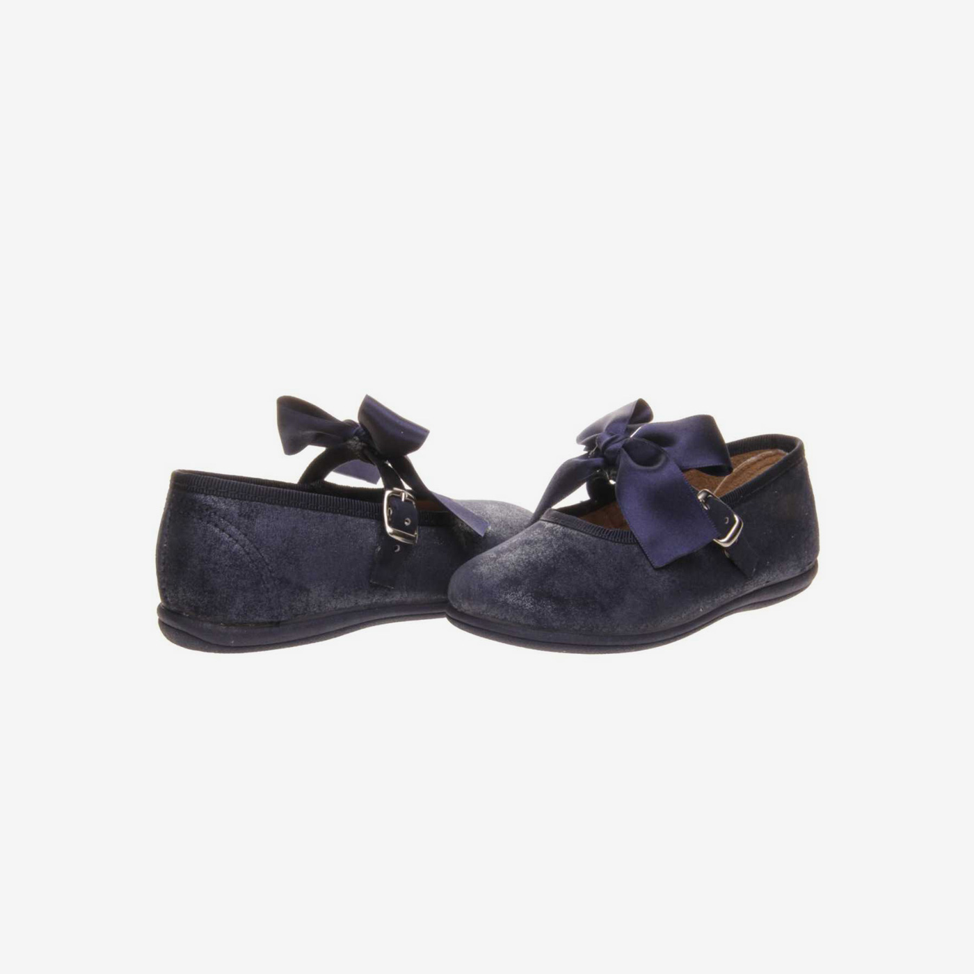 MERCEDES ANTE NIÑA CON HEBILLA Y LAZO