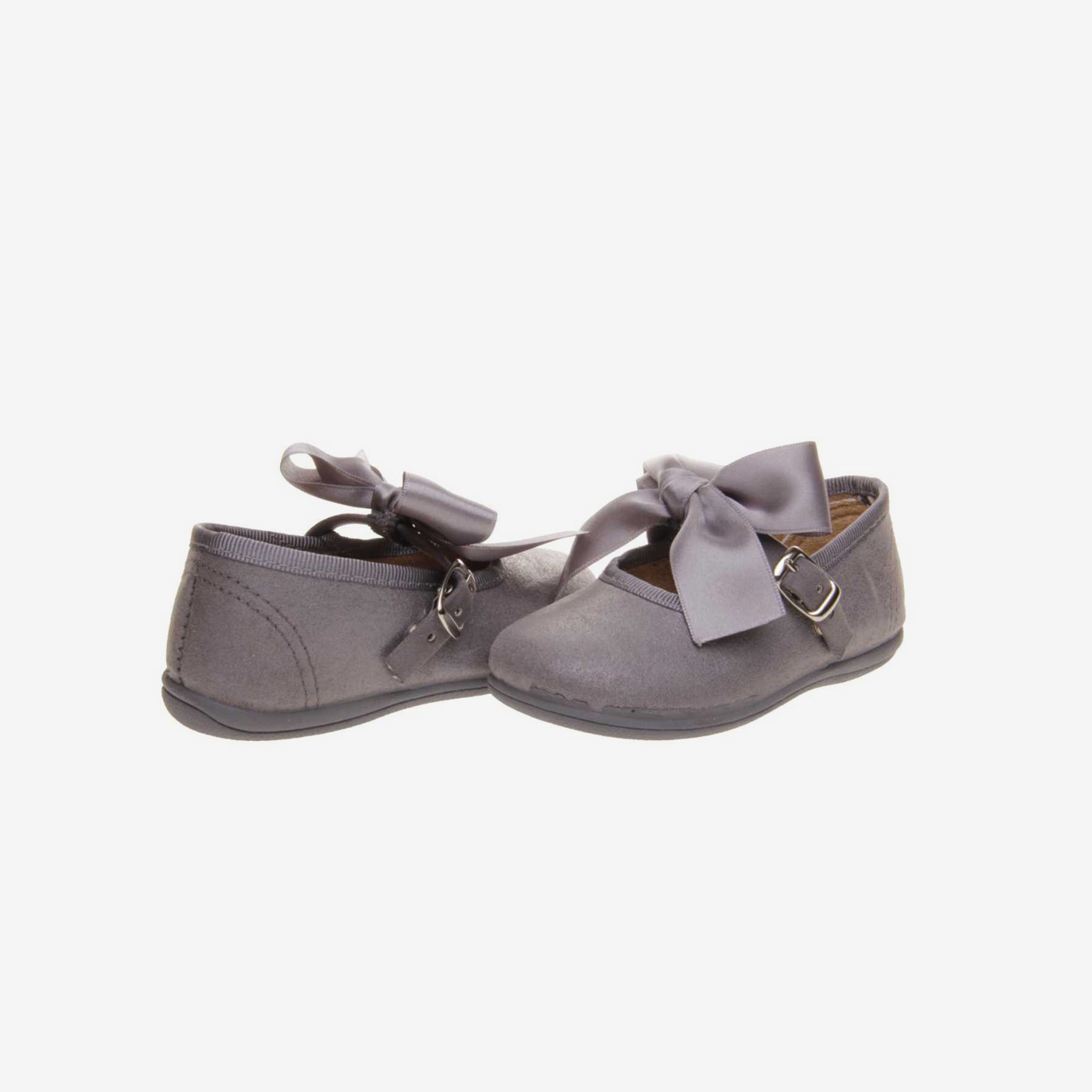 MERCEDES ANTE NIÑA CON HEBILLA Y LAZO