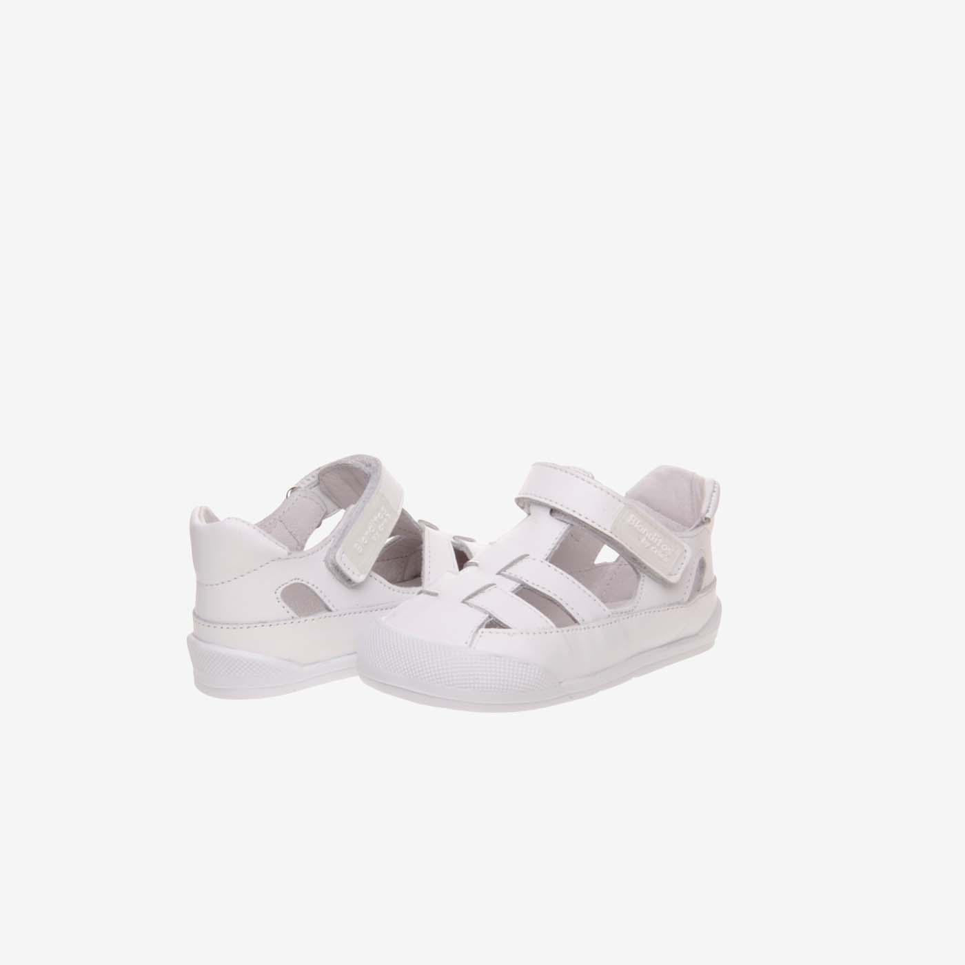 Sandalias respetuosa para los primeros pasos de blanditos en blanca