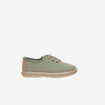 Lona de cordones de niño en color verde.