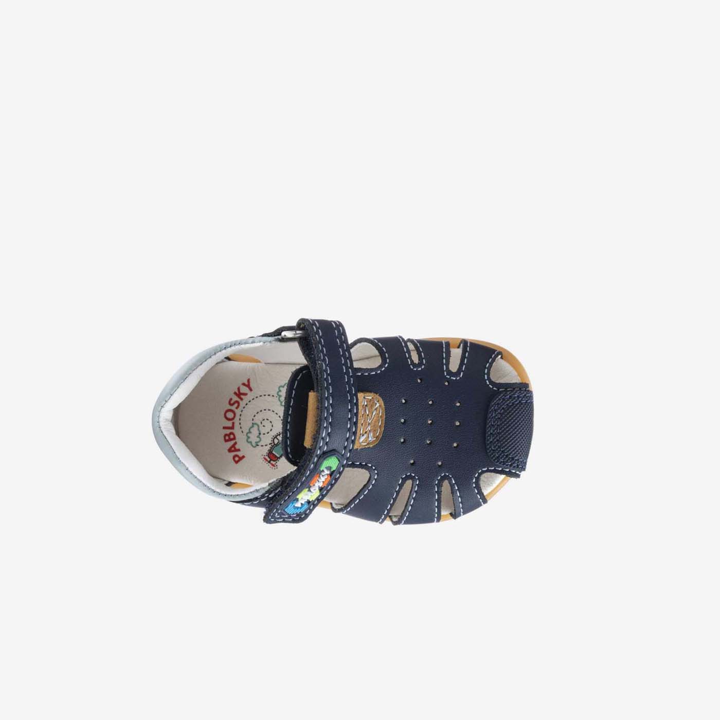 Sandalia respetuosa de primeros pasos en azul para niño de Pablosky