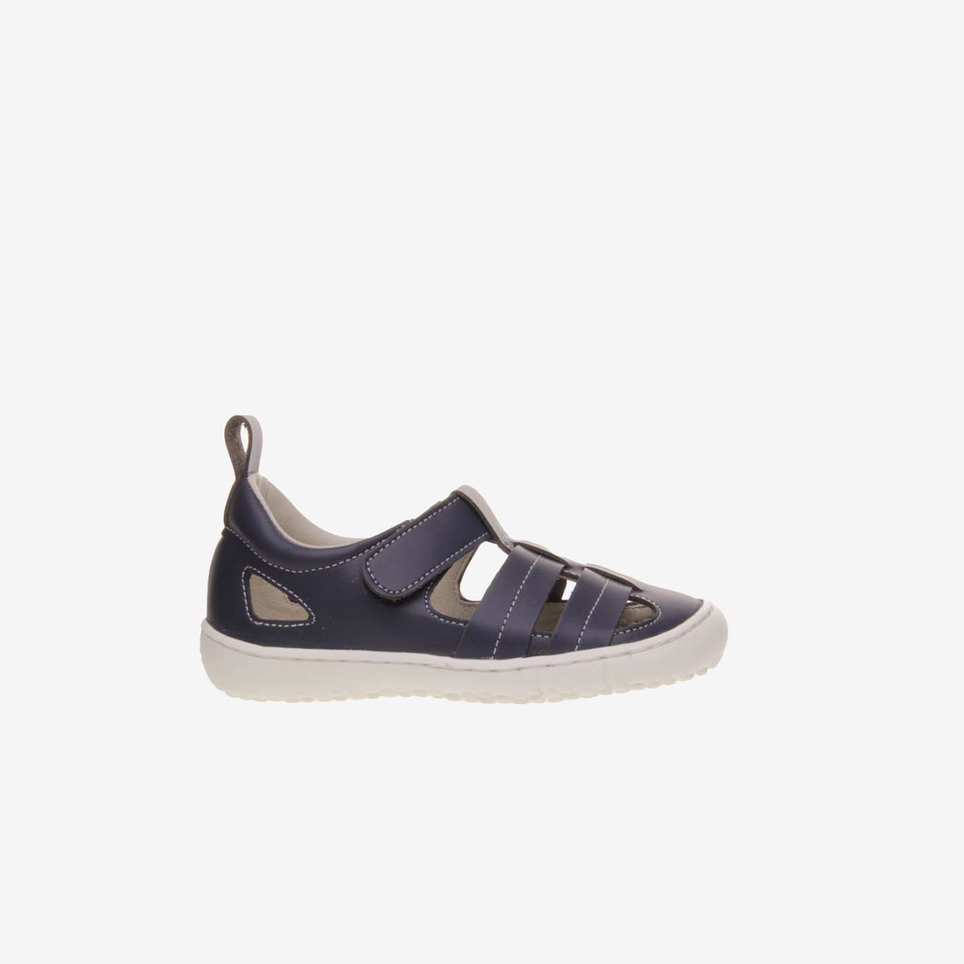 Sandalia respetuosa de niño con velcro y puntera reforzada.