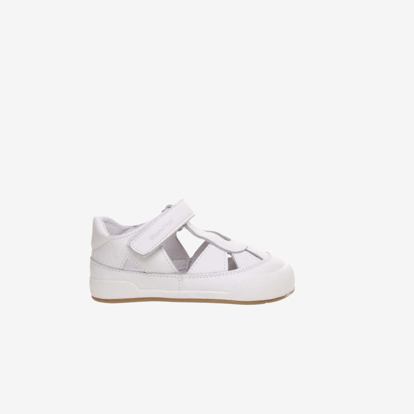Sandalia de niña respetuosa de primeros pasos en blanca de Blanditos.