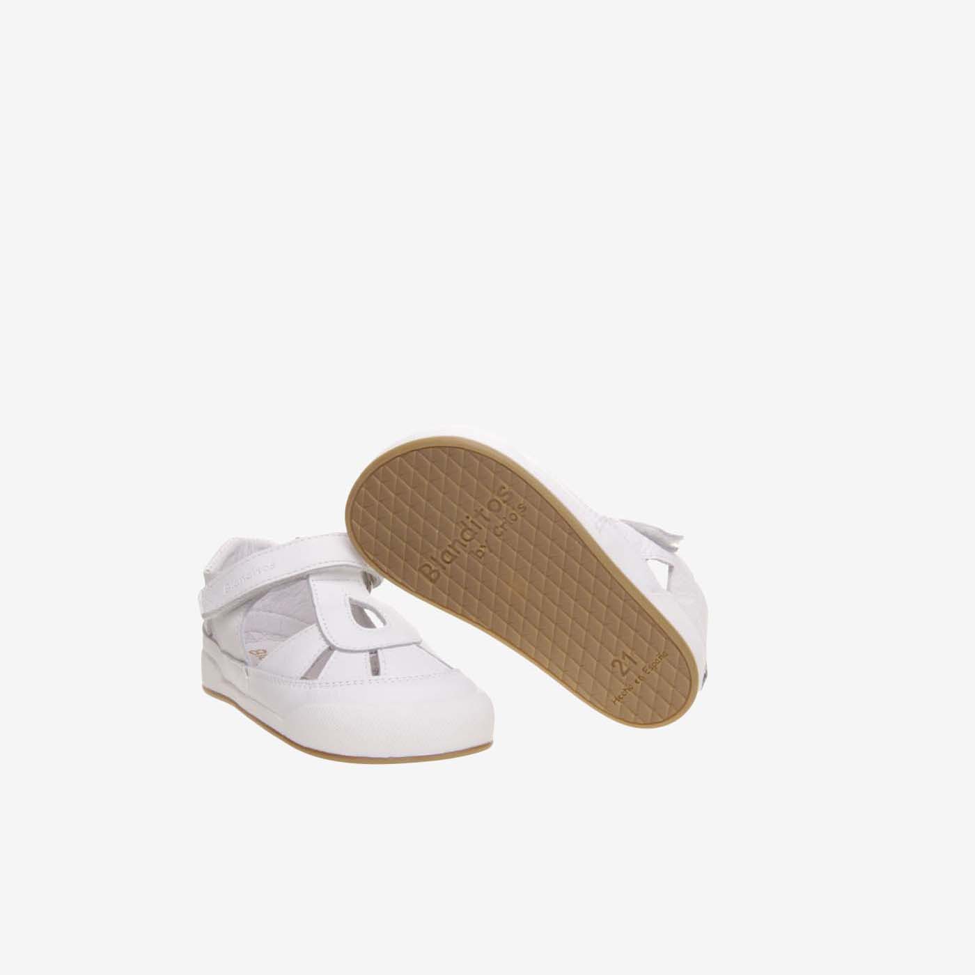 Sandalia de niña respetuosa de primeros pasos en blanca de Blanditos.