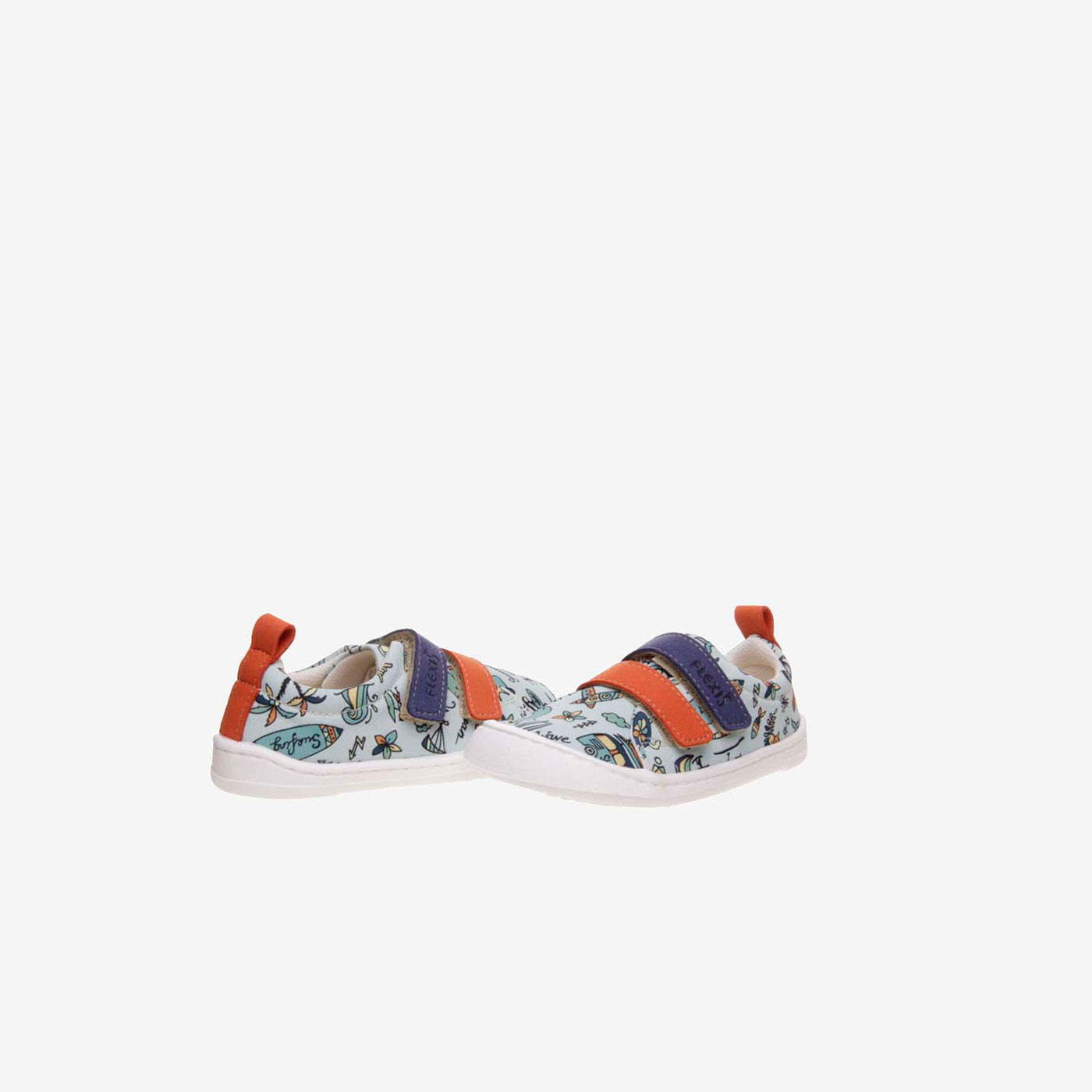 Zapato de lona respetuoso con estampado de dibujitos.