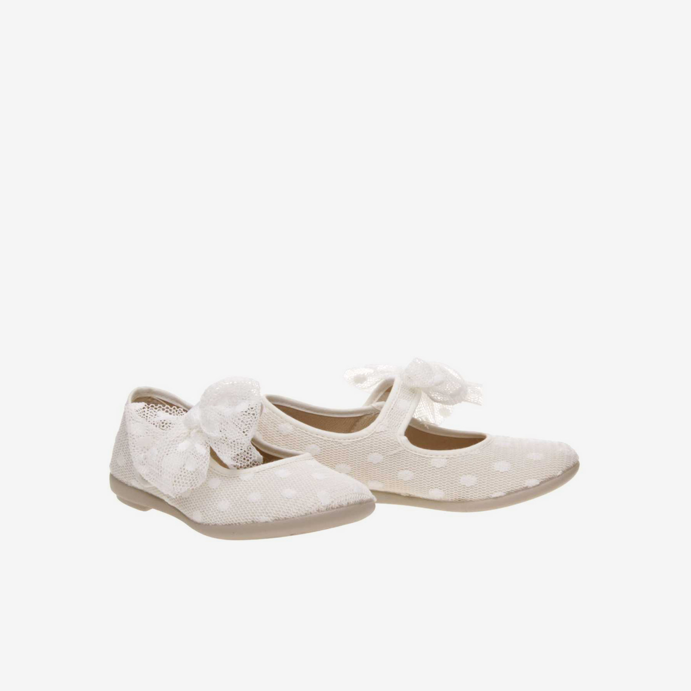 Merceditas de lona con encaje con lazo decorativo en color beige.