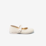 Mercedes de lona para niñas con velcro de Batila en color beige.