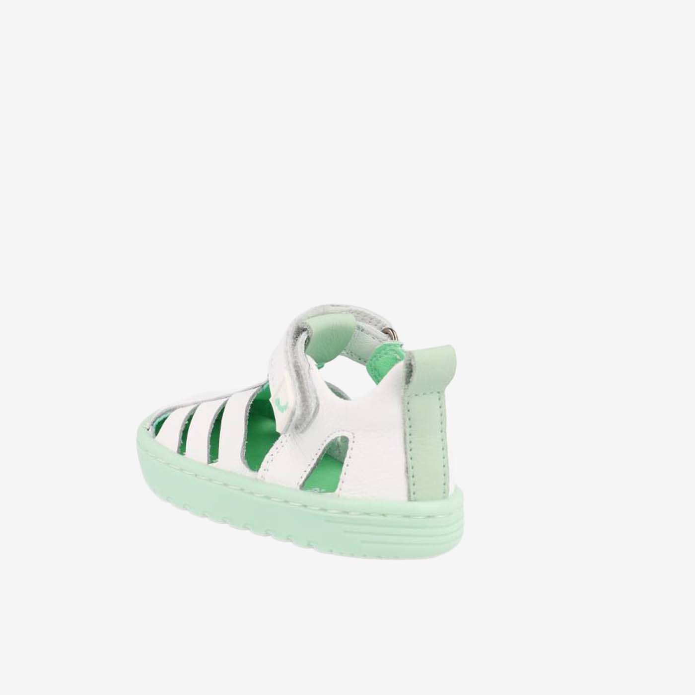 Sandalia respetuosa en blanco con la suela en verde de Blanditos unisex | Libertad para explorar