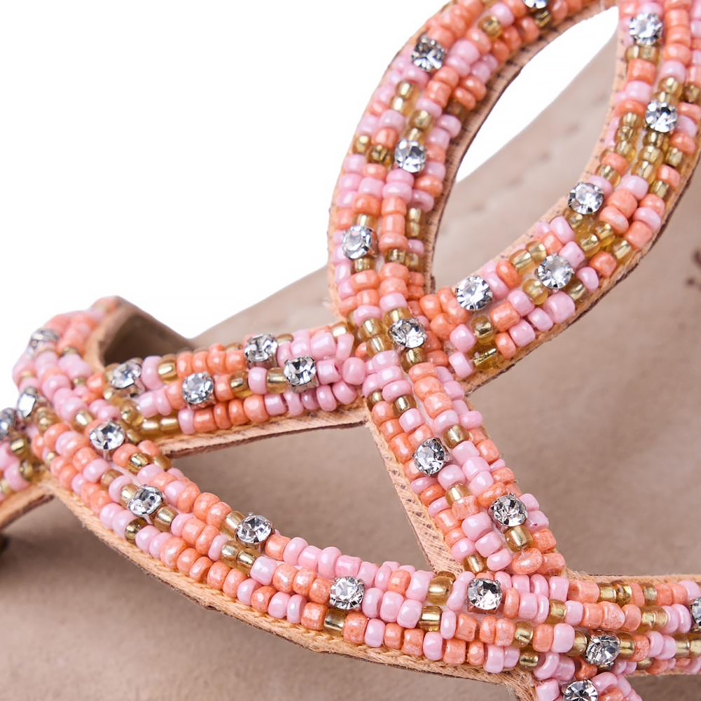 Sandalia metalizada con hebilla de la marca Gioseppo.