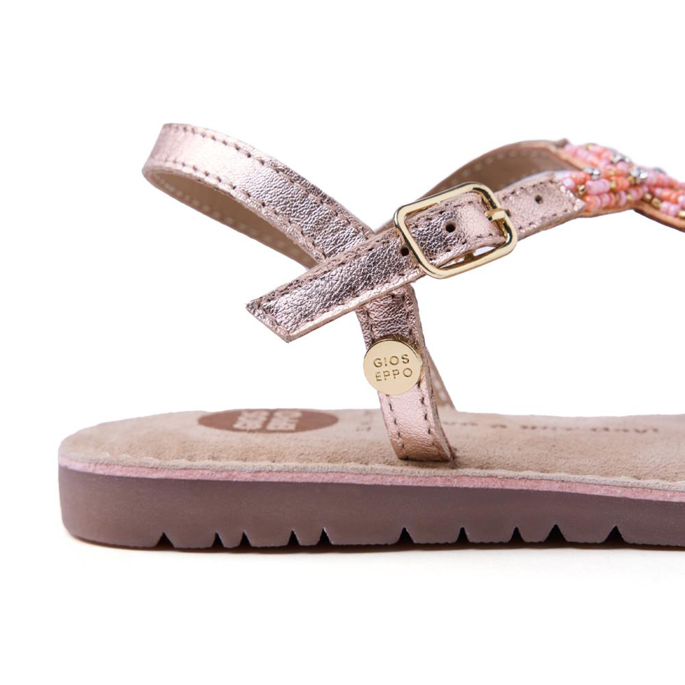 Sandalia metalizada con hebilla de la marca Gioseppo.