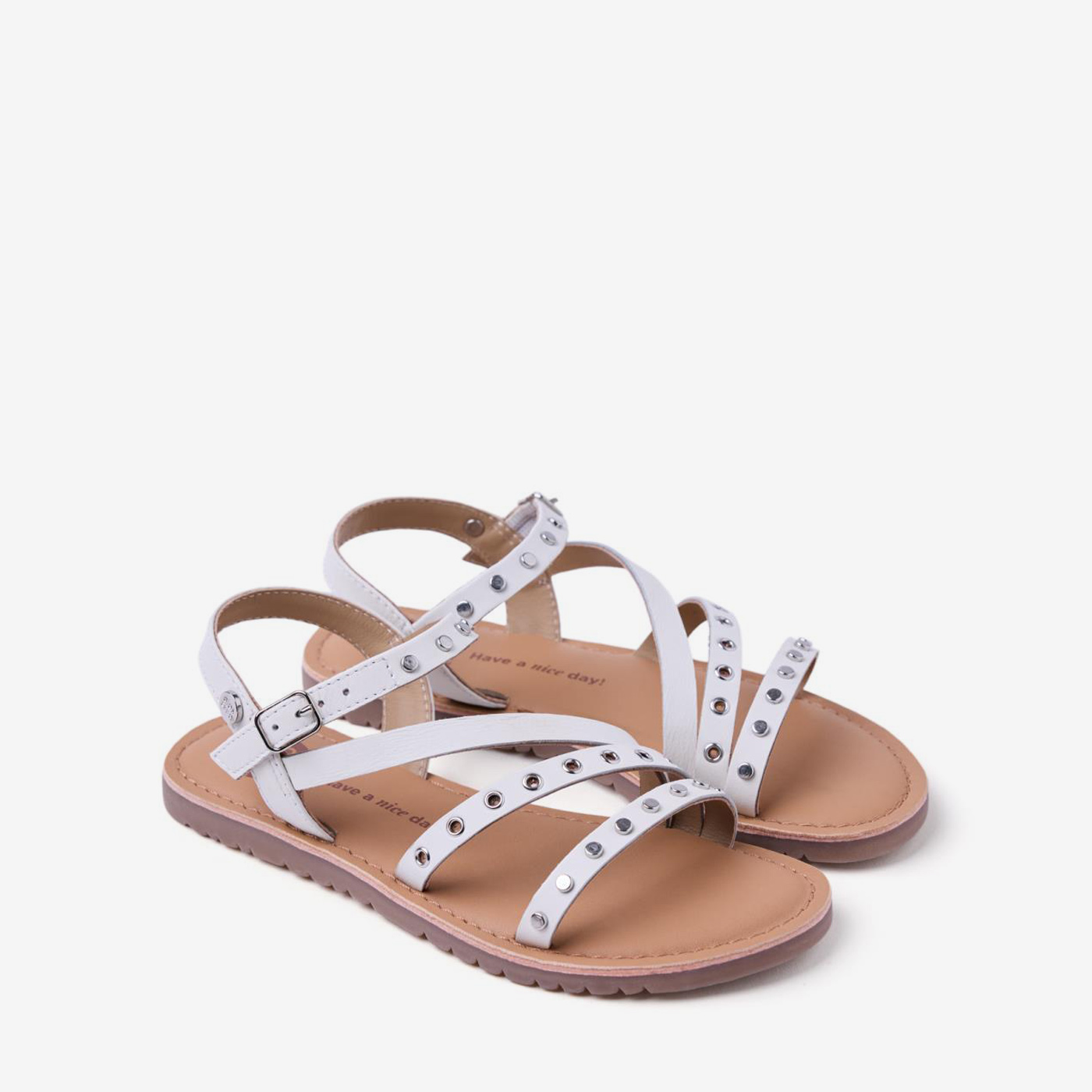 Sandalia en color blanco con un diseño modelo de Gioseppo