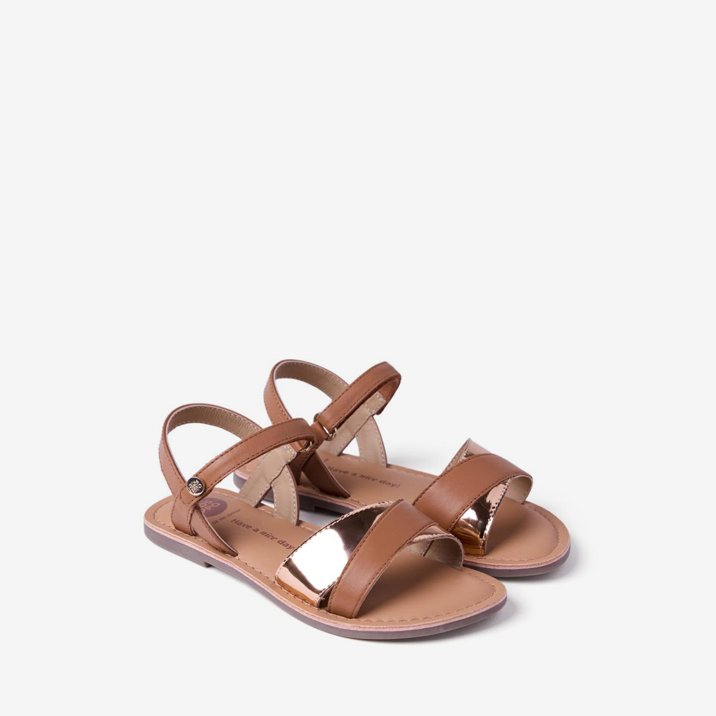 Sandalia en cuero y dorado de la marca Gioseppo con velcro