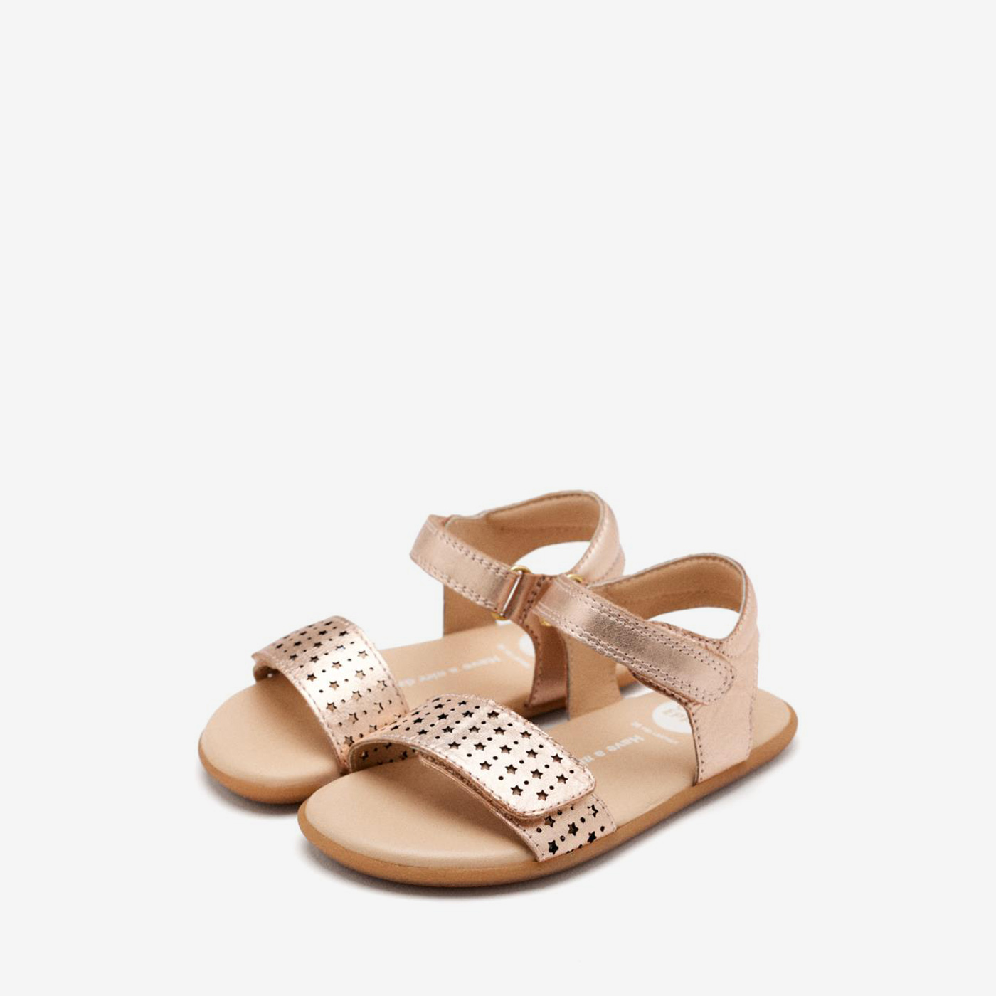 Sandalia barefoot de Gioseppo en color dorado con doble velcro